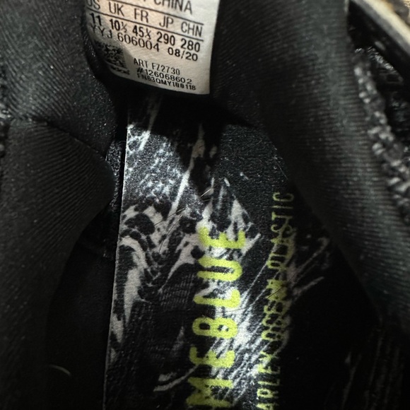 Adidas Ultra Boost DNA Zebra - Picture 8 of 9